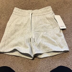 Lululemon Scuba High Rise Shorts size 4 NWT